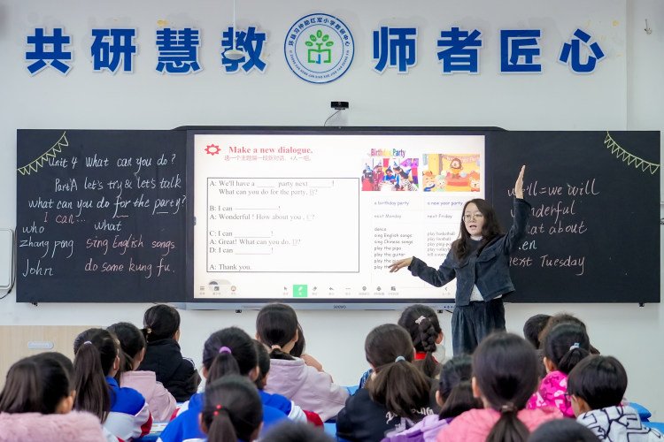 甘肃庆阳｜美丽园丁入校教研纪实，定制化校园跟拍 + 云摄影全流程落地