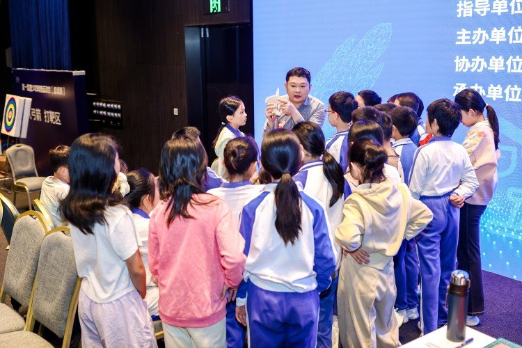 专业影像定格科创盛会｜一站式活动跟拍 + 云摄影全程护航青少年科技运动会