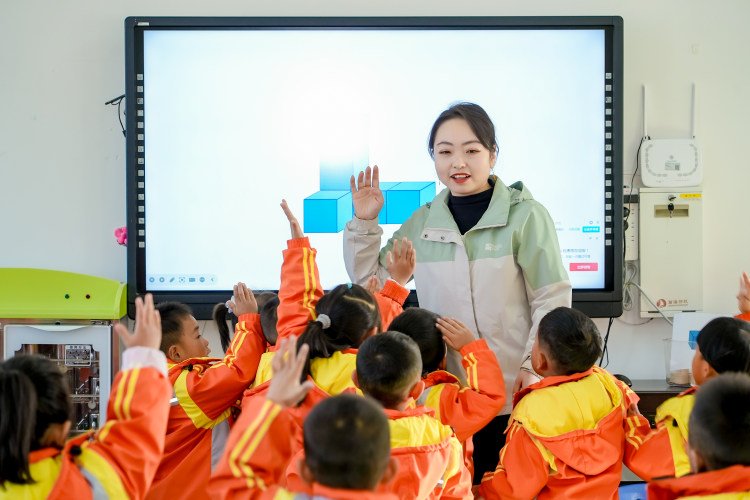 甘肃庆阳｜美丽园丁入校教研纪实，定制化校园跟拍 + 云摄影全流程落地