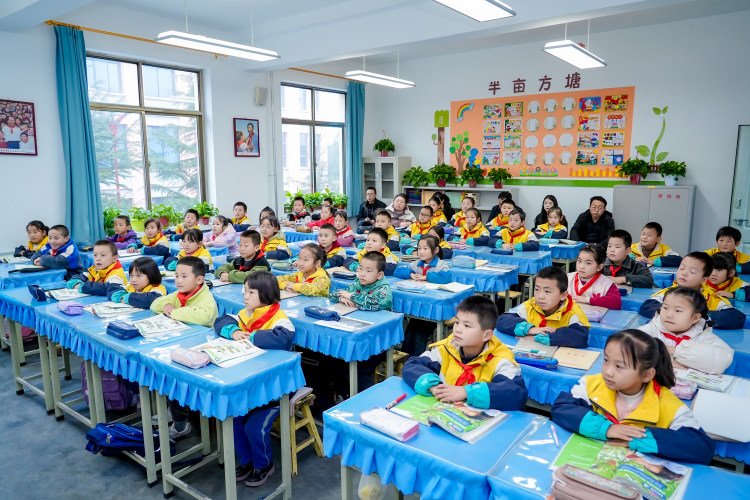 甘肃庆阳｜美丽园丁入校教研纪实，定制化校园跟拍 + 云摄影全流程落地
