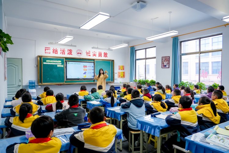 甘肃庆阳｜美丽园丁入校教研纪实，定制化校园跟拍 + 云摄影全流程落地