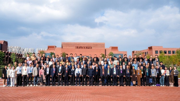 南通油商论坛纪实｜从室内峰会到户外大合影，定制化会务影像服务落地