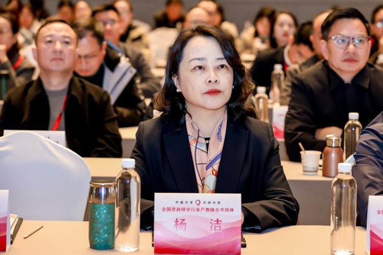 云相册破 1.3 万浏览｜全程跟拍全国思政研学产教融合成立大会，会务云摄影一站式落地