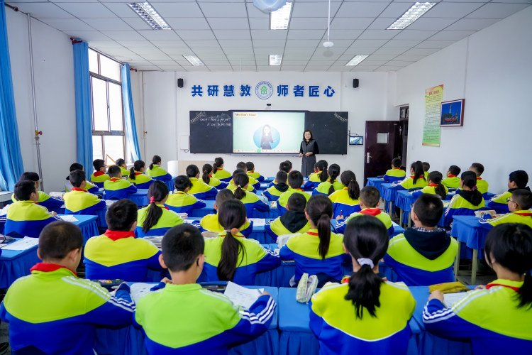 甘肃庆阳｜美丽园丁入校教研纪实，定制化校园跟拍 + 云摄影全流程落地
