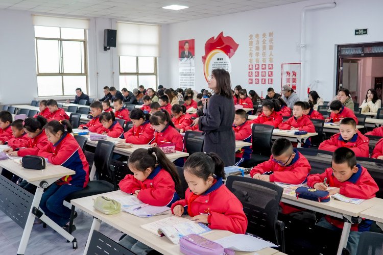 甘肃庆阳｜美丽园丁入校教研纪实，定制化校园跟拍 + 云摄影全流程落地